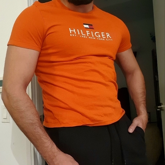 Tommy Hilfiger Men's Orange T-Shirt - Picture 3 of 6
